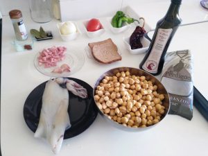 Ingredientes-plato-de-garbanzos-con-calamares